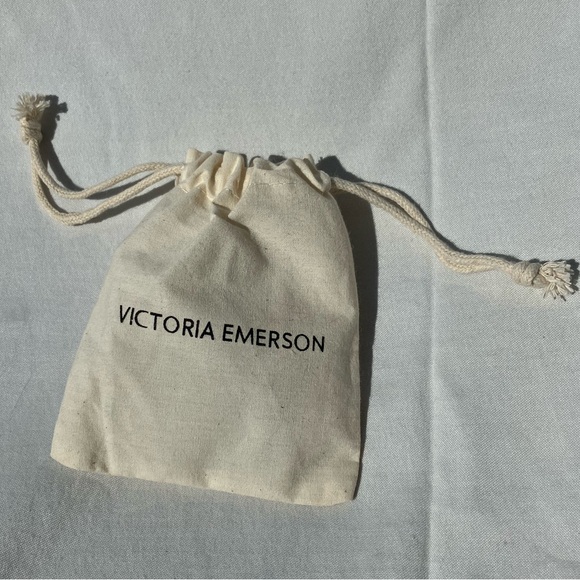 NEW IN PACKAGE - Victoria Emerson - layered clasp bracelet - Picture 2 of 5